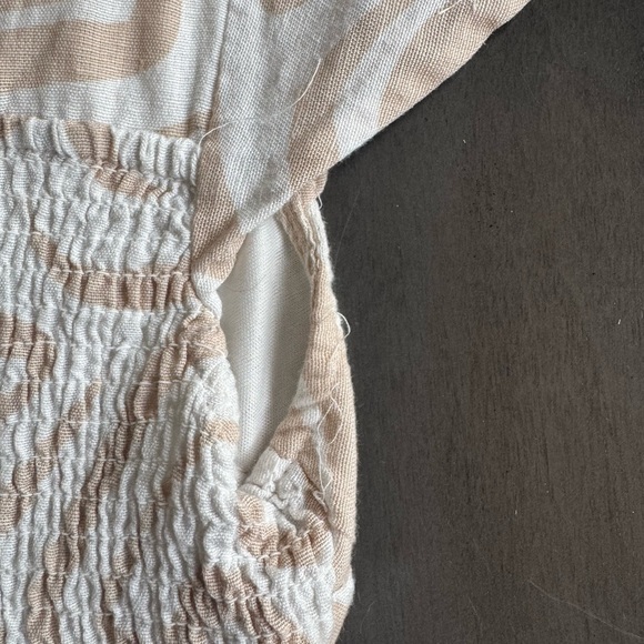 Midnight Sky Beige Printed Crop Flutter Sleeve Blouse Women’s Size Small - Picture 5 of 5